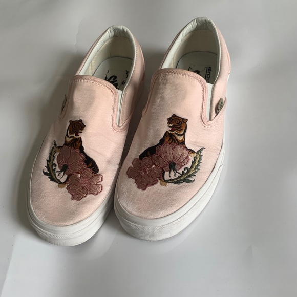Vans Shoes - Vans slip on satin tiger embroidered sneaker, 9